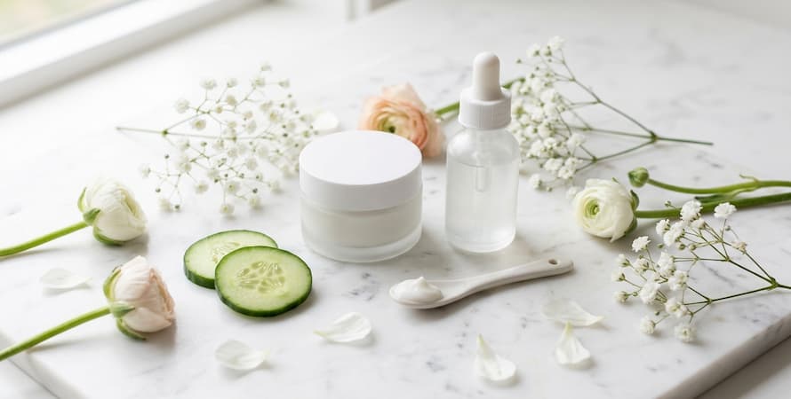 Hyaluronic acid and niacinamide under-eye creams what to look for skincare guide